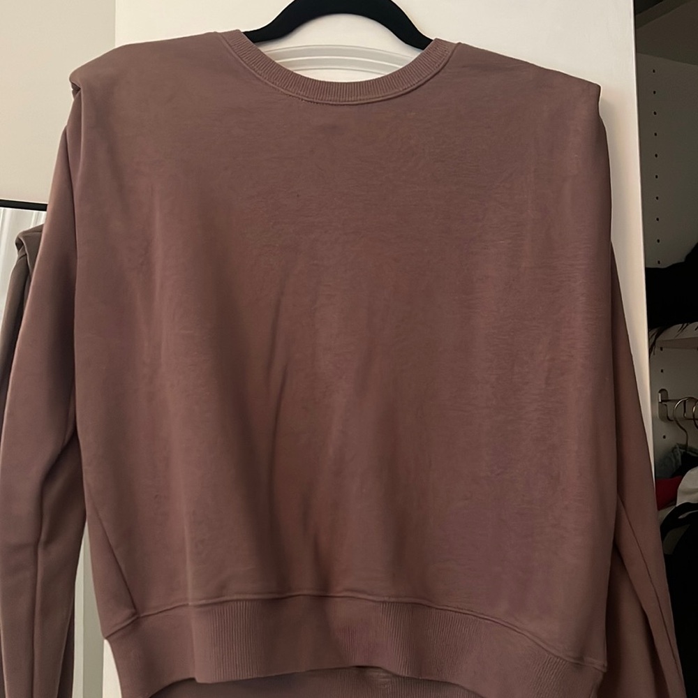 Sweatshirt with shoulder pads
